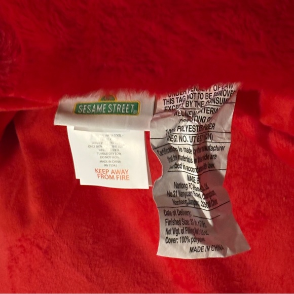 Sesame Street Elmo Faux Fur Cozy Snuggle Tail sleeping bag - Picture 12 of 13